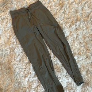 Lululemon dance studio cropped pant
